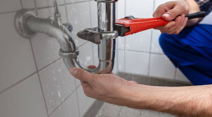 Expert burst pipe repair services in Martinsburg, IA